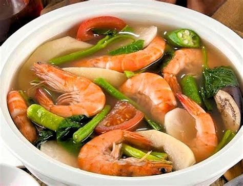  Sinigang na Hipon: Zupa kwasowo-kwaśna z ostrymi nutami i aromatem cytryny!